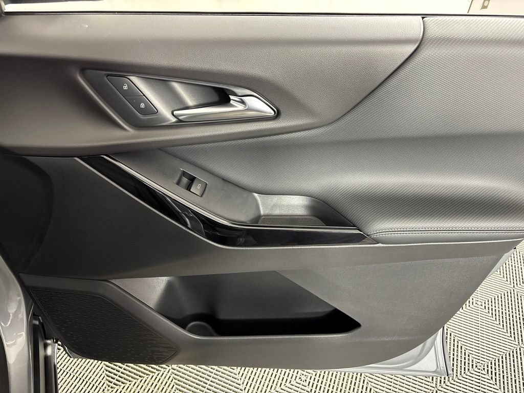 2027 Chevrolet Equinox LT - Photo 9