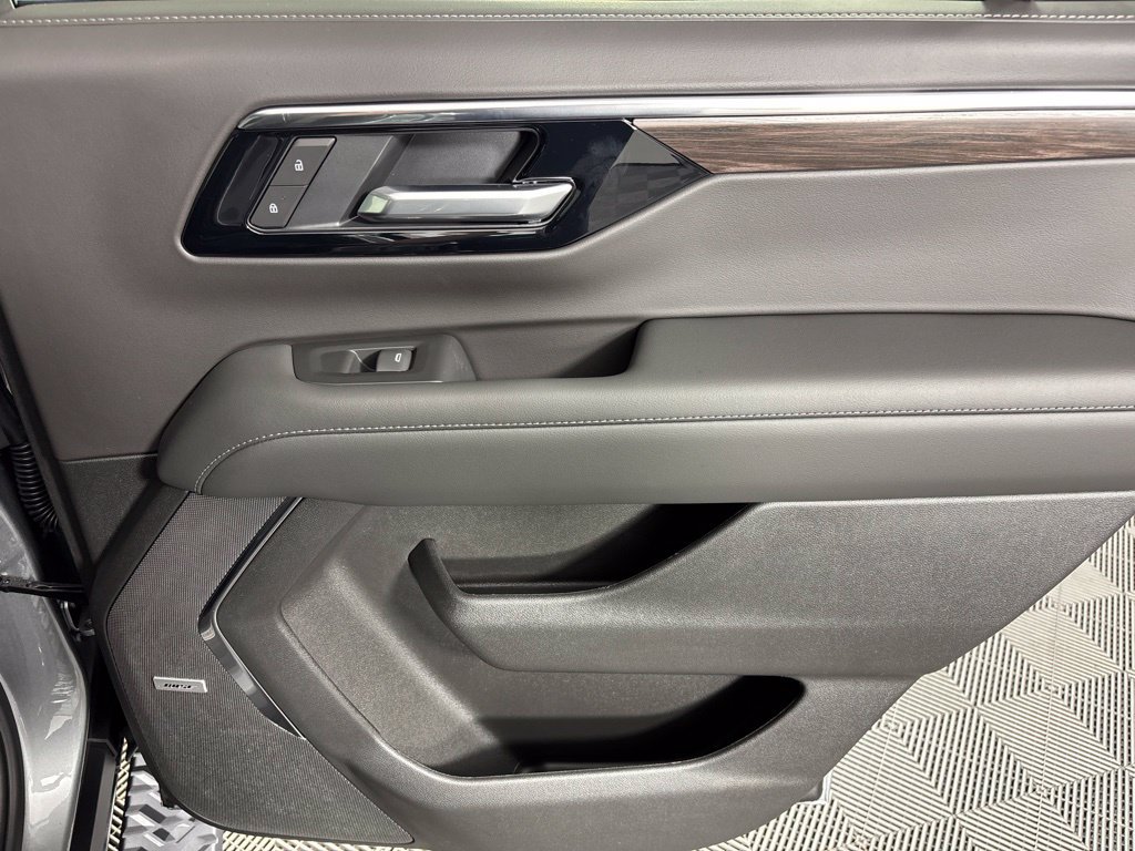 2027 Chevrolet Tahoe Z71 - Photo 17