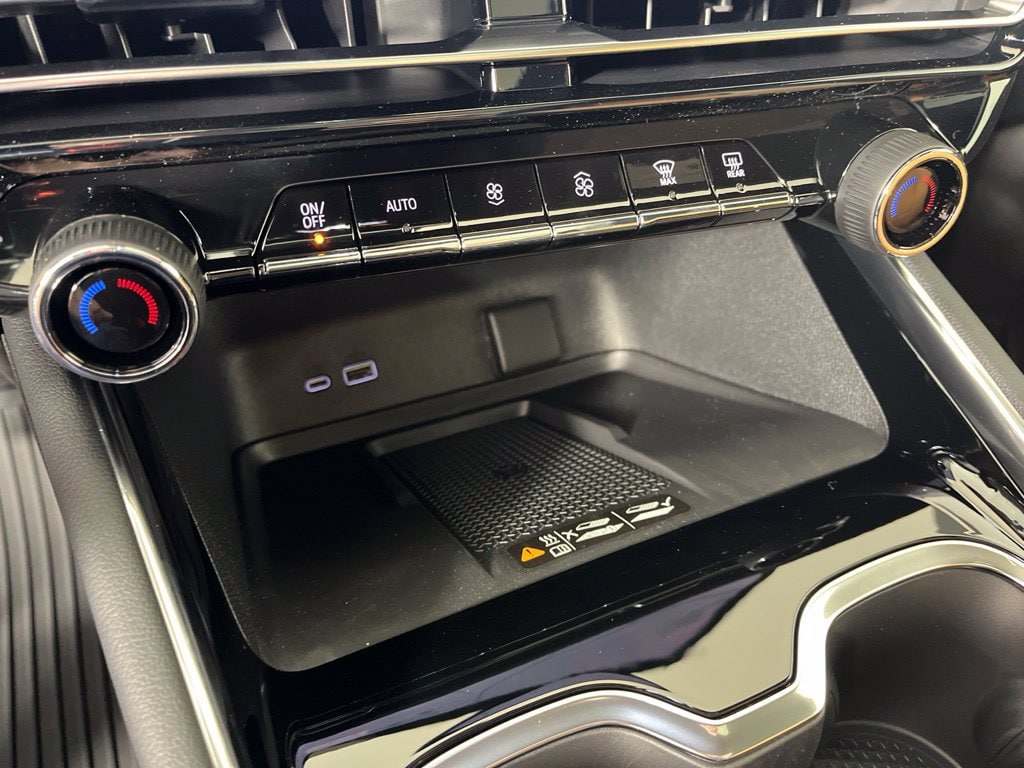 2027 Chevrolet Traverse Z71 - Photo 38