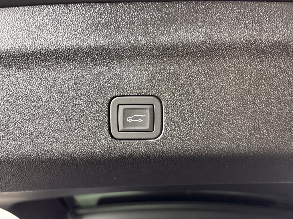 2027 Chevrolet Tahoe Z71 - Photo 28