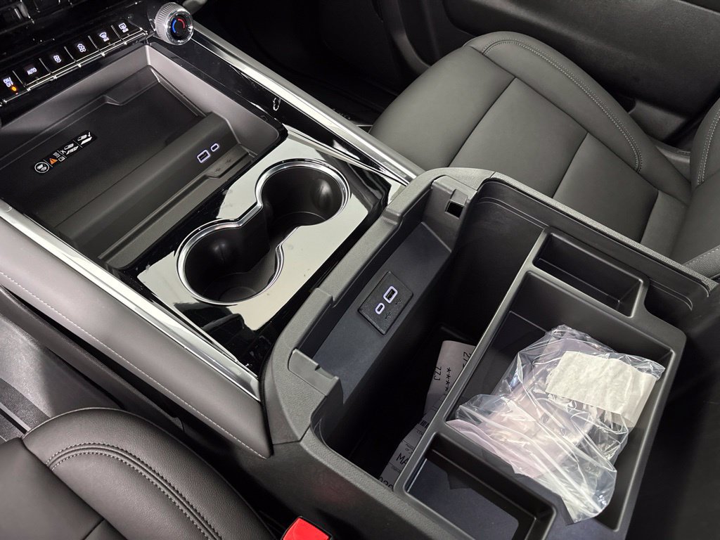 2027 Chevrolet Tahoe Z71 - Photo 39