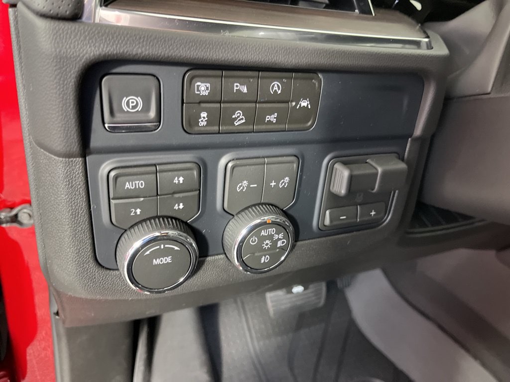 2026 Chevrolet Suburban Premier - Photo 32