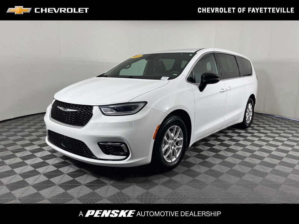 Used 2025 Chrysler Pacifica Select Van Passenger Van