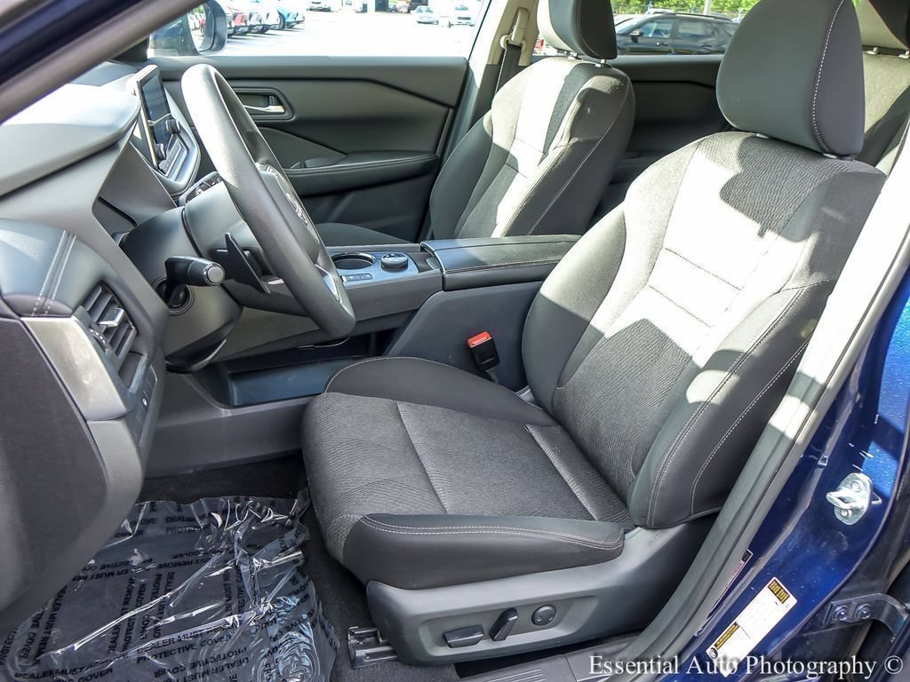2024 Nissan Rogue SV - Photo 11