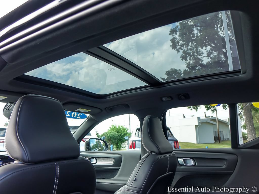 2021 Volvo XC40 R-Design - Photo 14