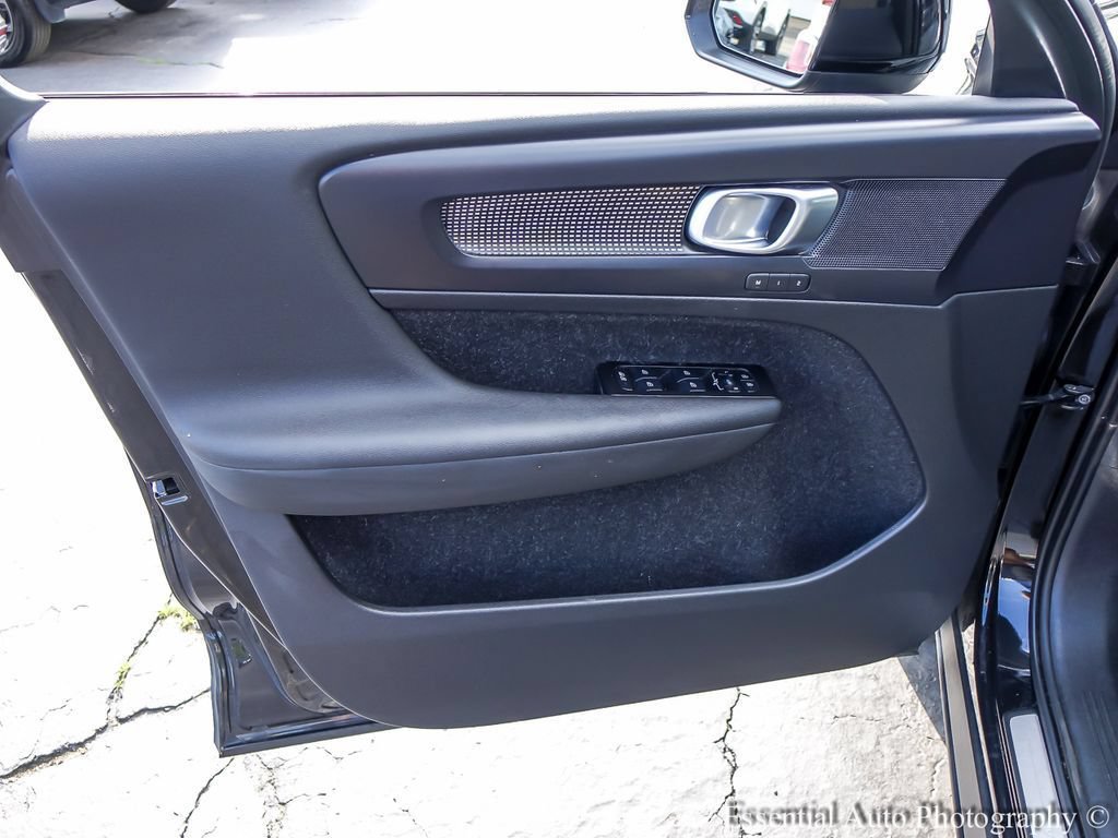 2021 Volvo XC40 R-Design - Photo 22