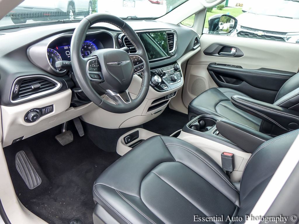 2024 Chrysler Pacifica Touring L - Photo 12