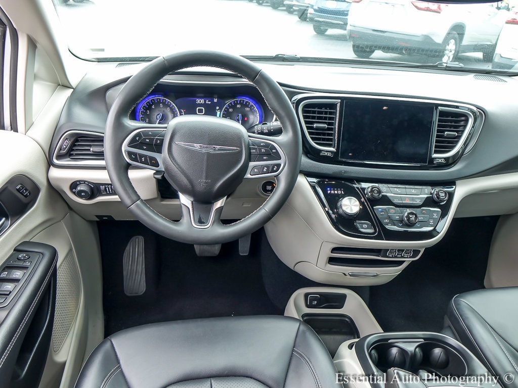 2024 Chrysler Pacifica Touring L - Photo 15