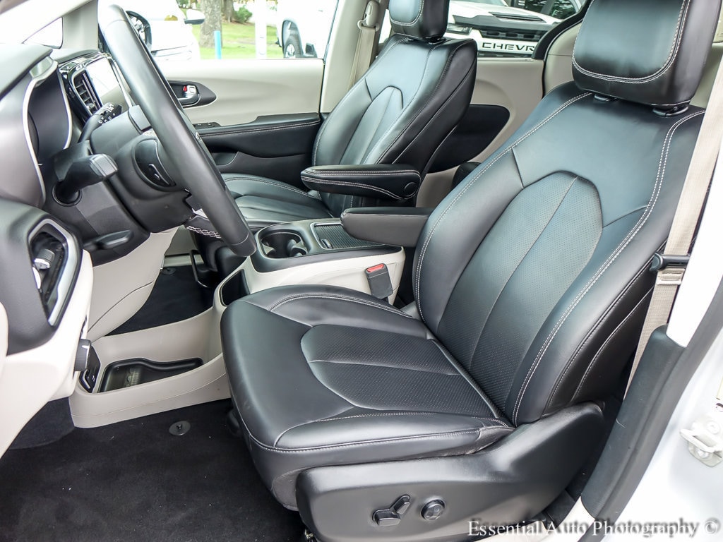 2024 Chrysler Pacifica Touring L - Photo 11