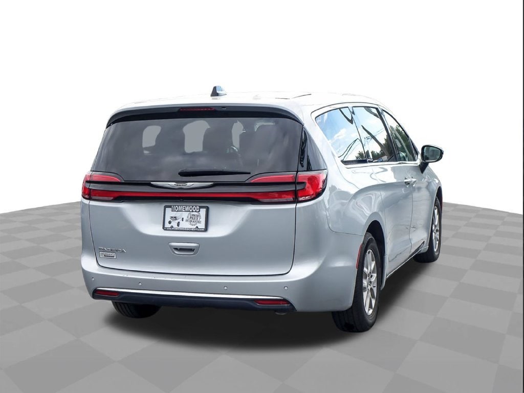 2024 Chrysler Pacifica Touring L - Photo 8