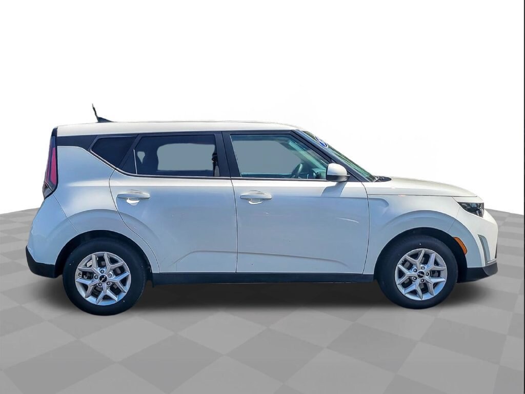 2025 Kia Soul LX - Photo 9