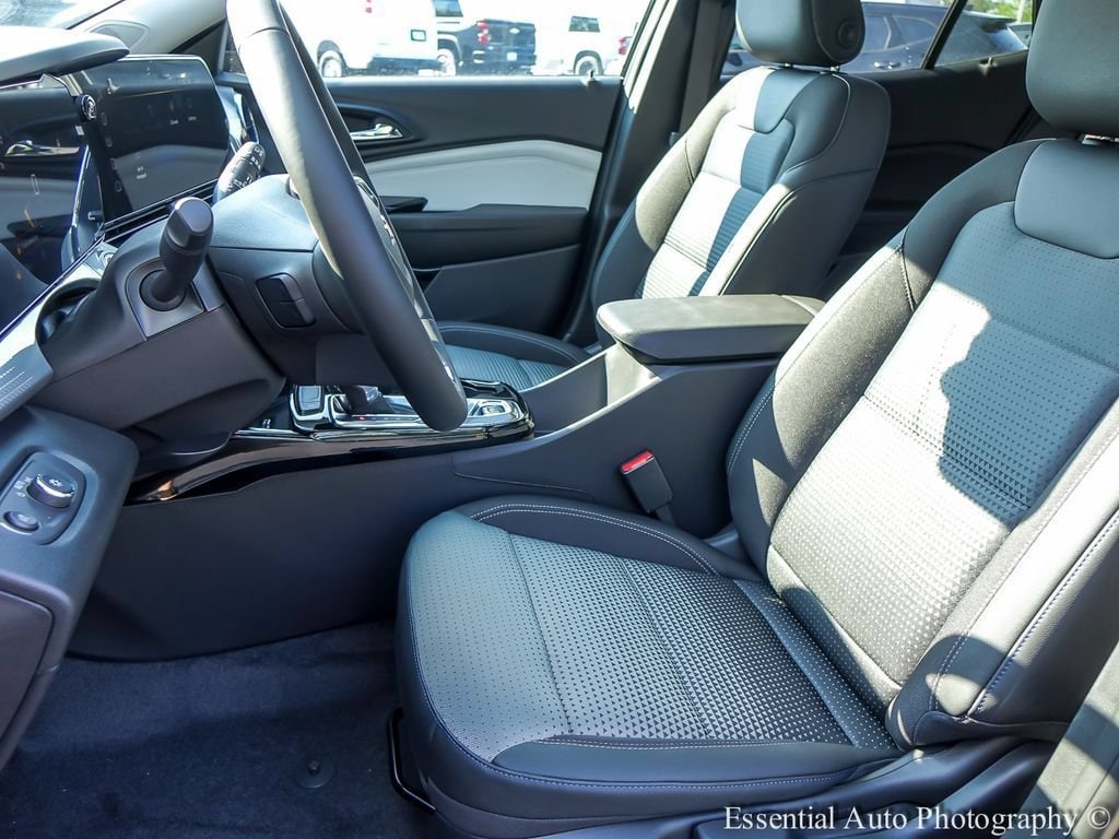 2026 Chevrolet Trax LT - Photo 12