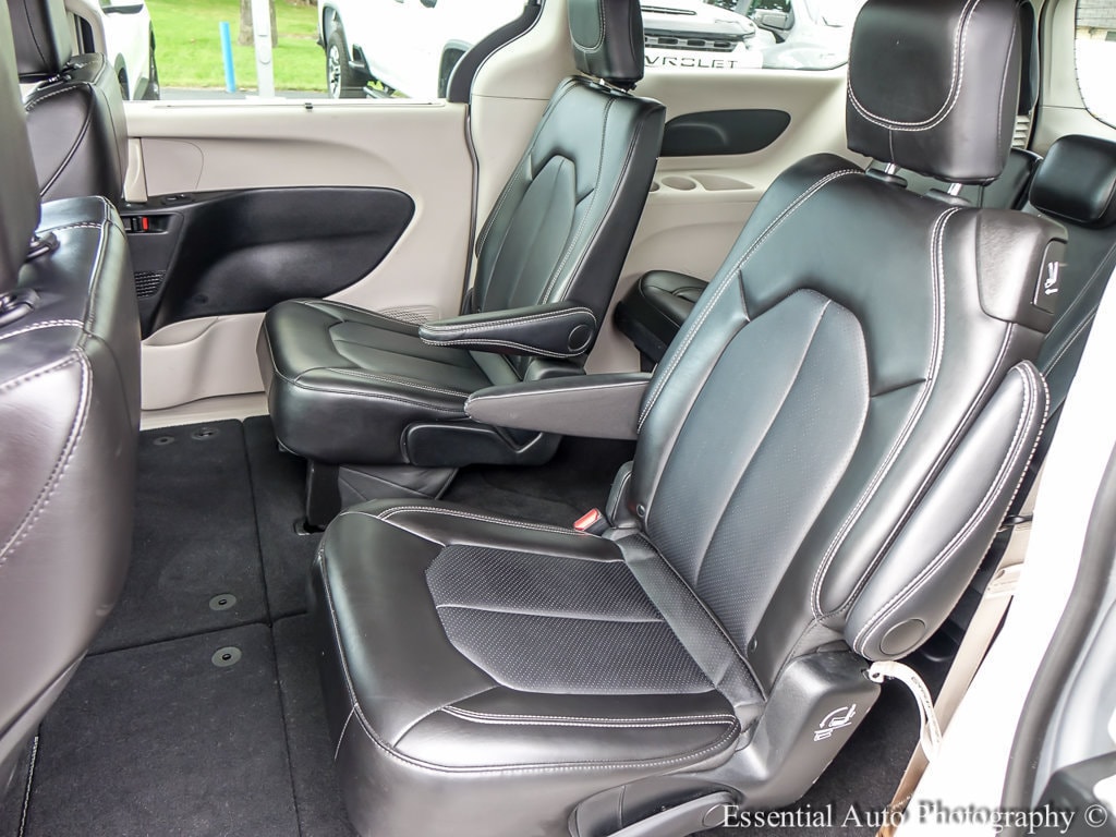 2024 Chrysler Pacifica Touring L - Photo 13