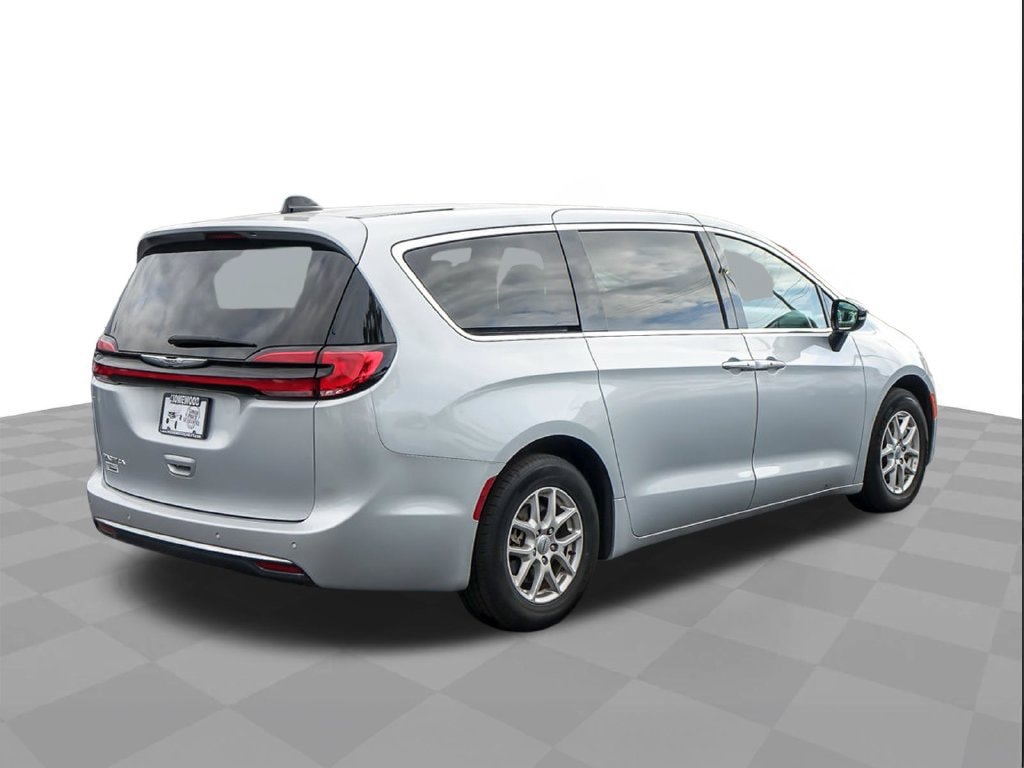 2024 Chrysler Pacifica Touring L - Photo 9