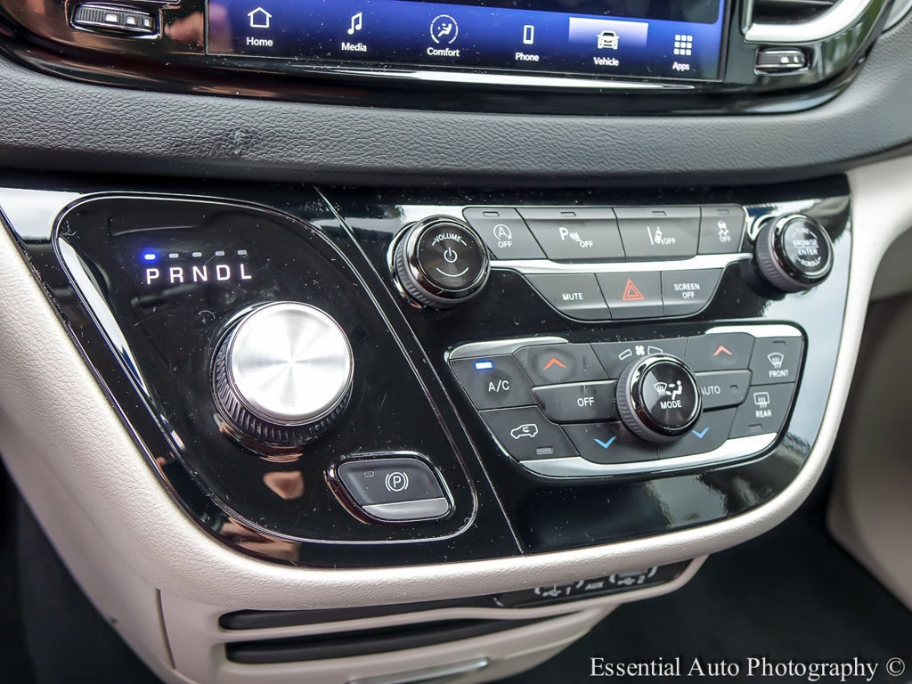 2024 Chrysler Pacifica Touring L - Photo 19