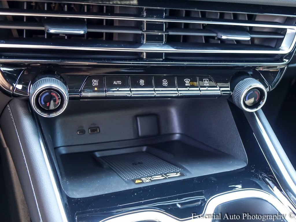 2027 Chevrolet Traverse LT - Photo 20