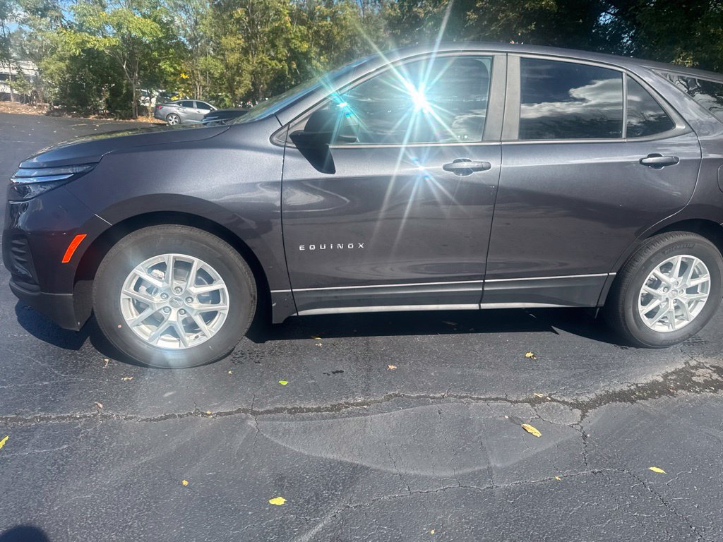2022 Chevrolet Equinox LS - Photo 17