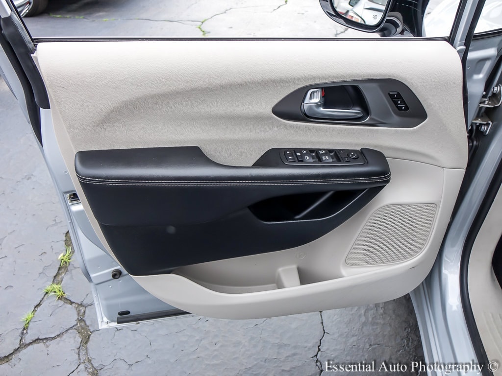 2024 Chrysler Pacifica Touring L - Photo 21