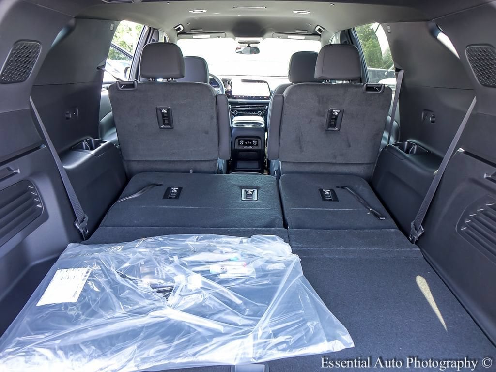 2027 Chevrolet Traverse LT - Photo 22