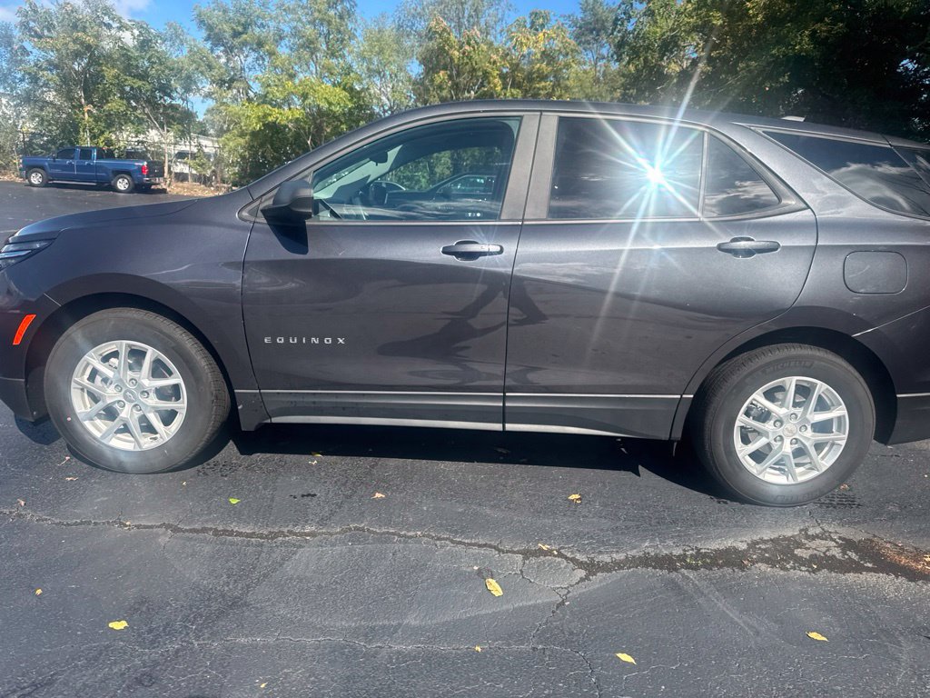 2022 Chevrolet Equinox LS - Photo 16
