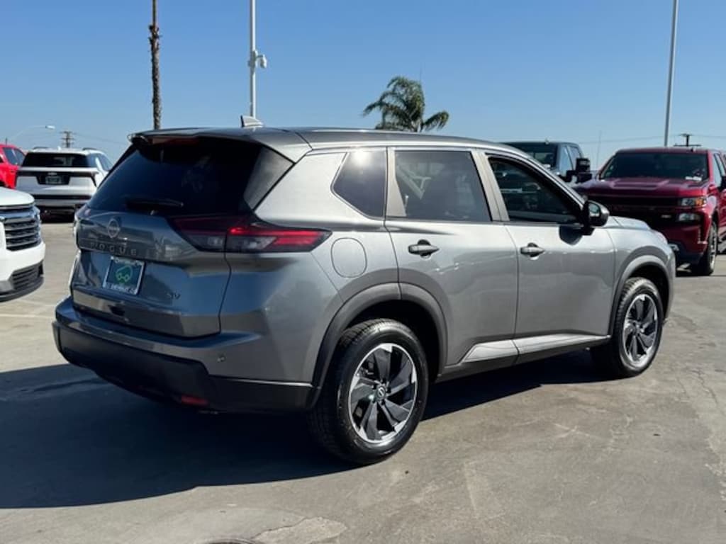 Used 2024 Nissan Rogue SV