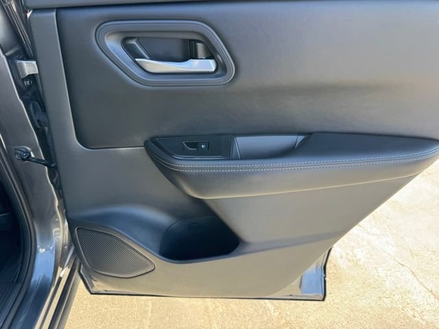 2024 Nissan Rogue SV - Photo 9