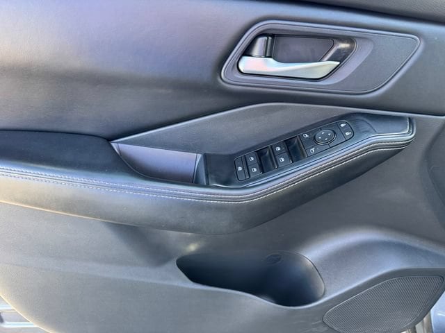 2024 Nissan Rogue SV - Photo 14