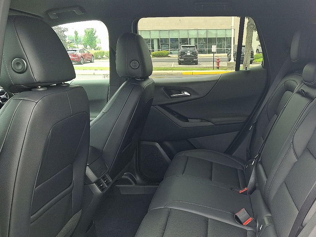 2027 Chevrolet Equinox LT - Photo 7