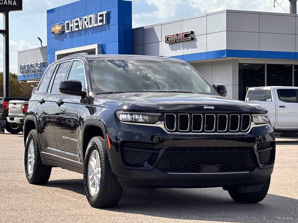 Used 2025 Jeep Grand Cherokee Laredo 4x4 SUV