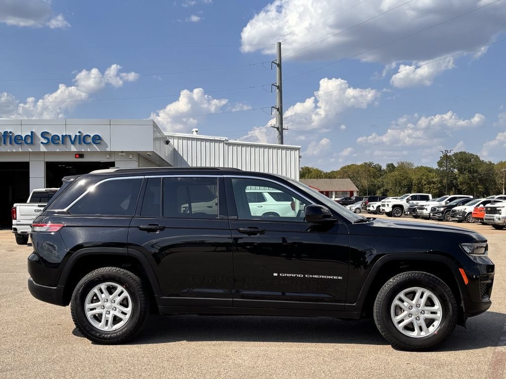 Used 2025 Jeep Grand Cherokee Laredo 4x4 SUV