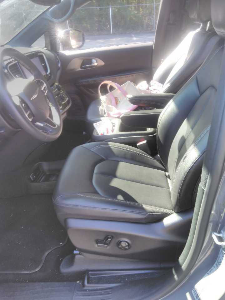 Used 2025 Chrysler Pacifica Select Minivan/Van