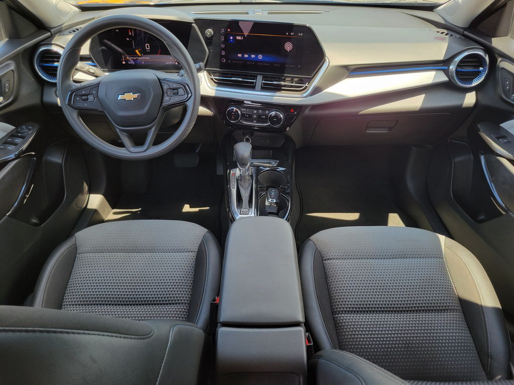 2024 Chevrolet Trax LT - Photo 17