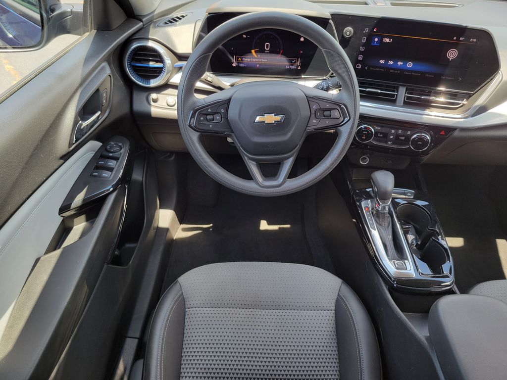 2024 Chevrolet Trax LT - Photo 18