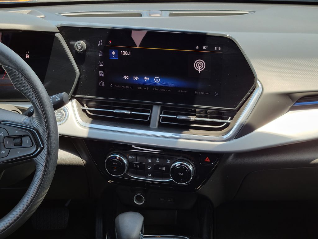 2024 Chevrolet Trax LT - Photo 21
