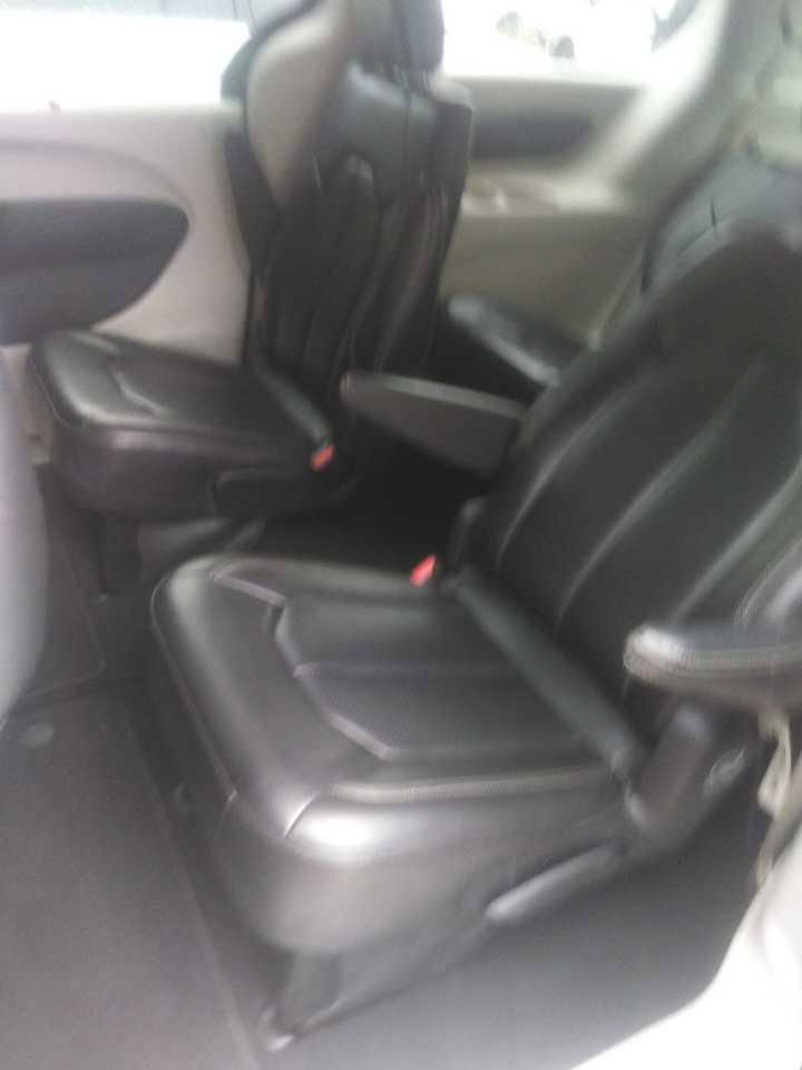 Used 2023 Chrysler Pacifica Touring L Minivan/Van