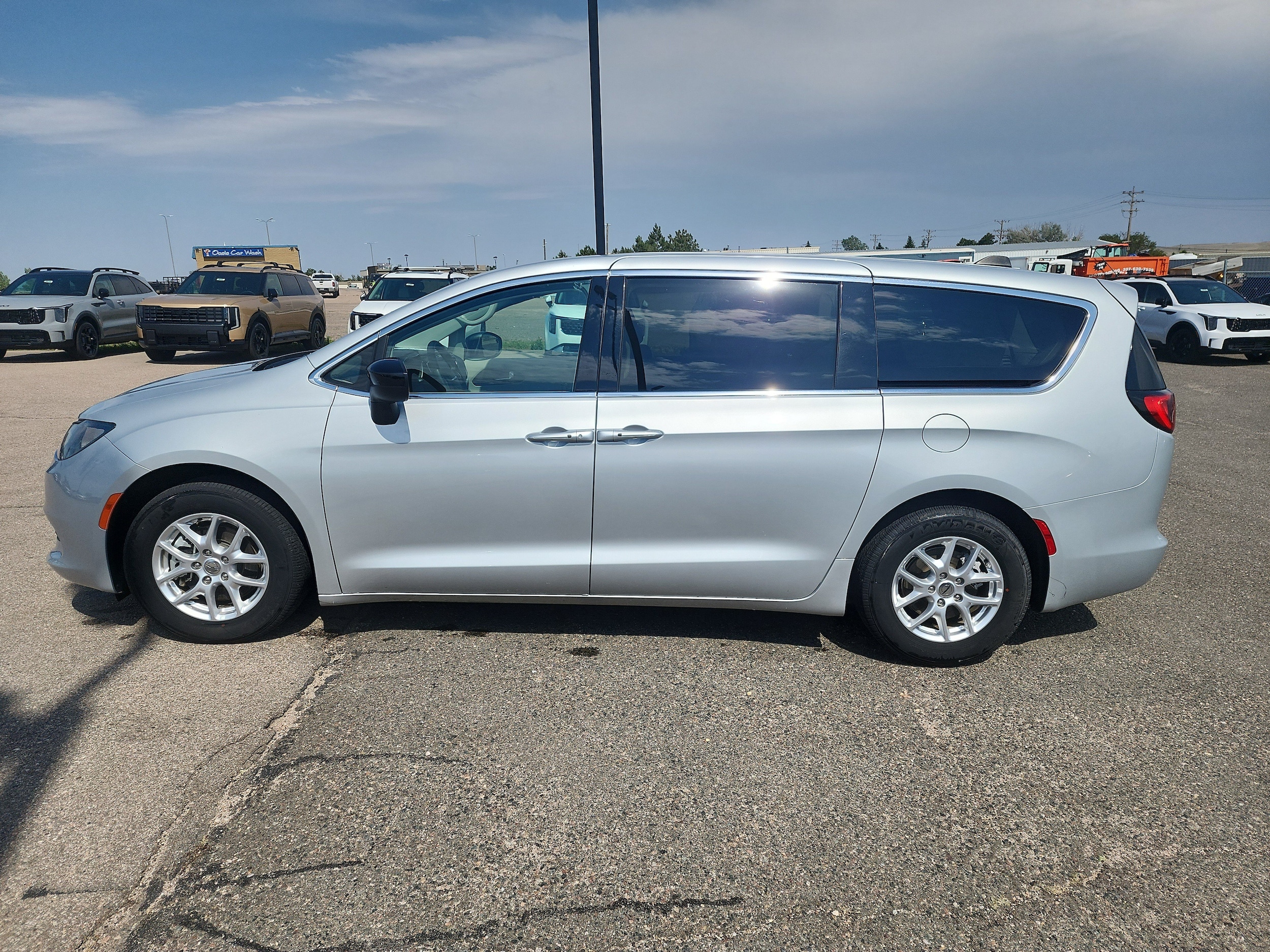 2024 Chrysler Voyager LX