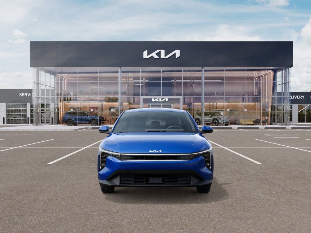 2025 Kia K4 LXS - Photo 2