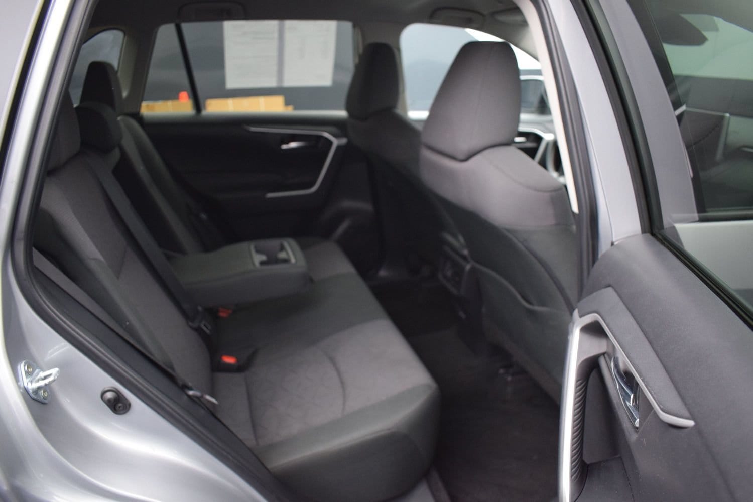 2024 Toyota RAV4 XLE - Photo 10