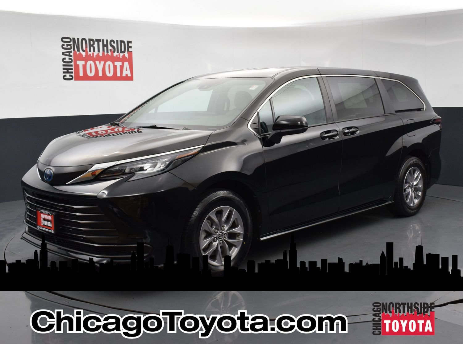 Used 2025 Toyota Sienna LE Mini-van, Passenger