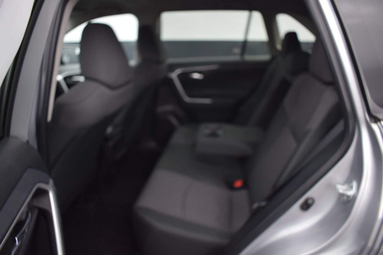 2024 Toyota RAV4 XLE - Photo 11