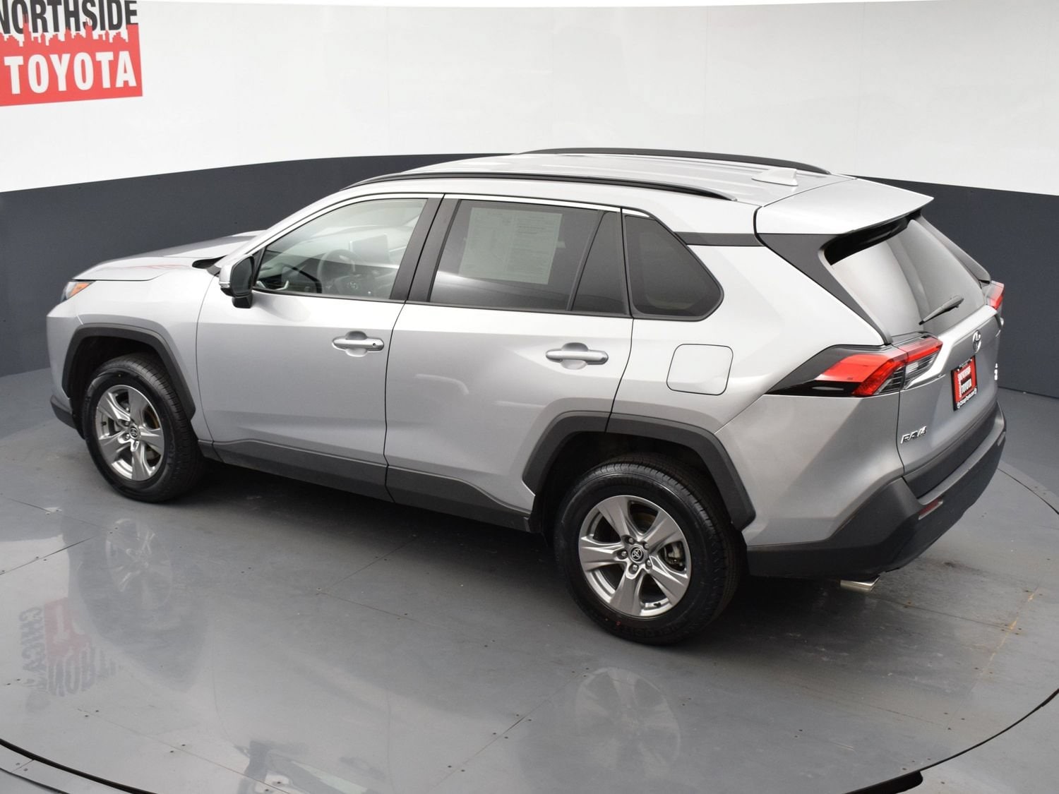 2024 Toyota RAV4 XLE - Photo 17
