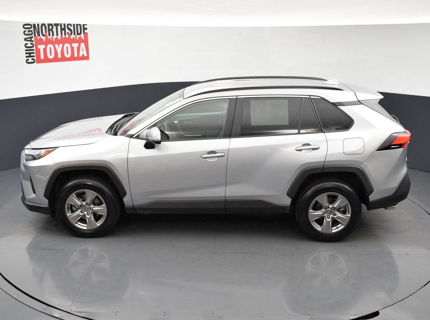 2024 Toyota RAV4 XLE - Photo 16