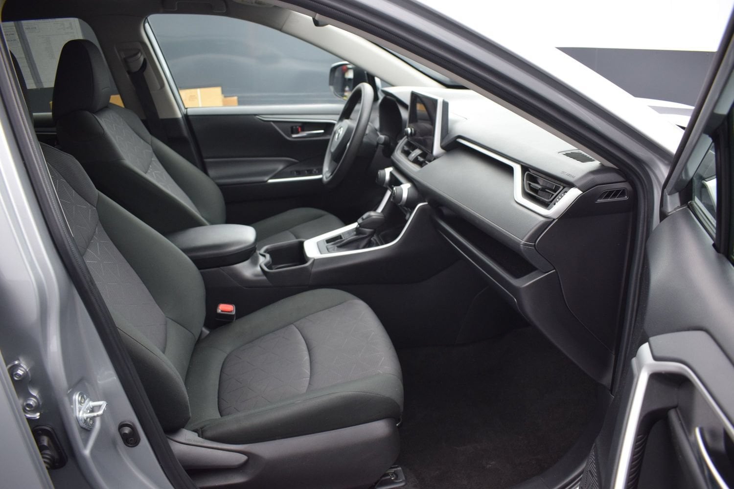2024 Toyota RAV4 XLE - Photo 9