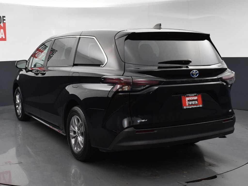 Used 2025 Toyota Sienna LE Mini-van, Passenger