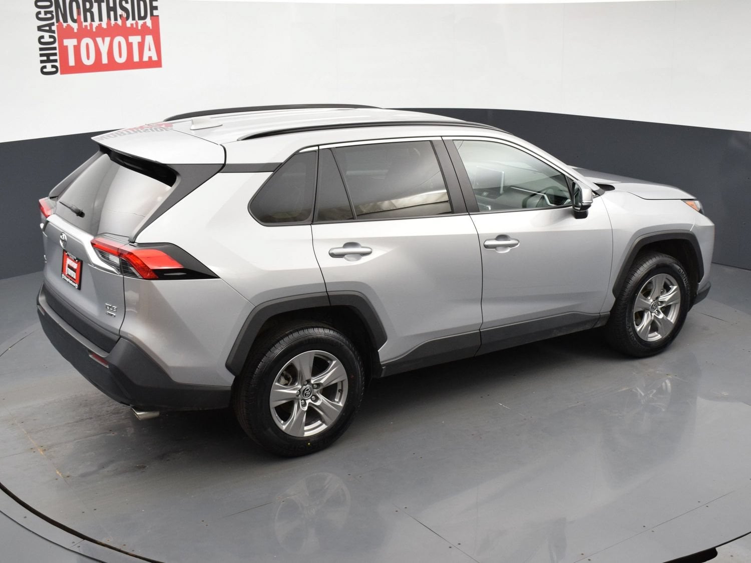 2024 Toyota RAV4 XLE - Photo 18