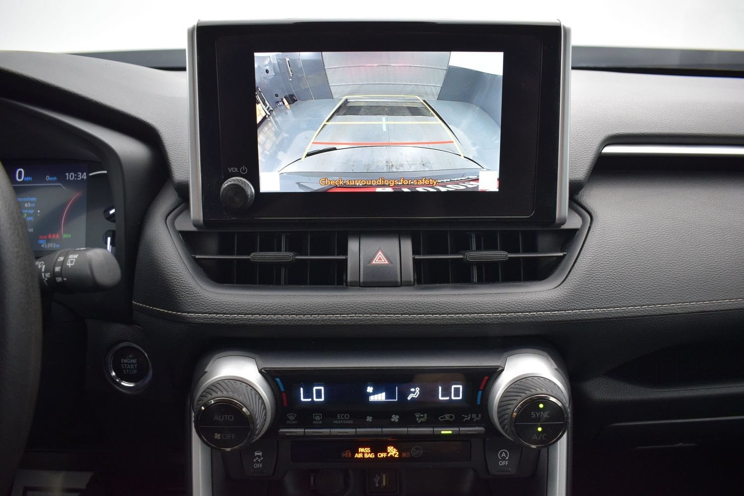 2024 Toyota RAV4 XLE - Photo 14
