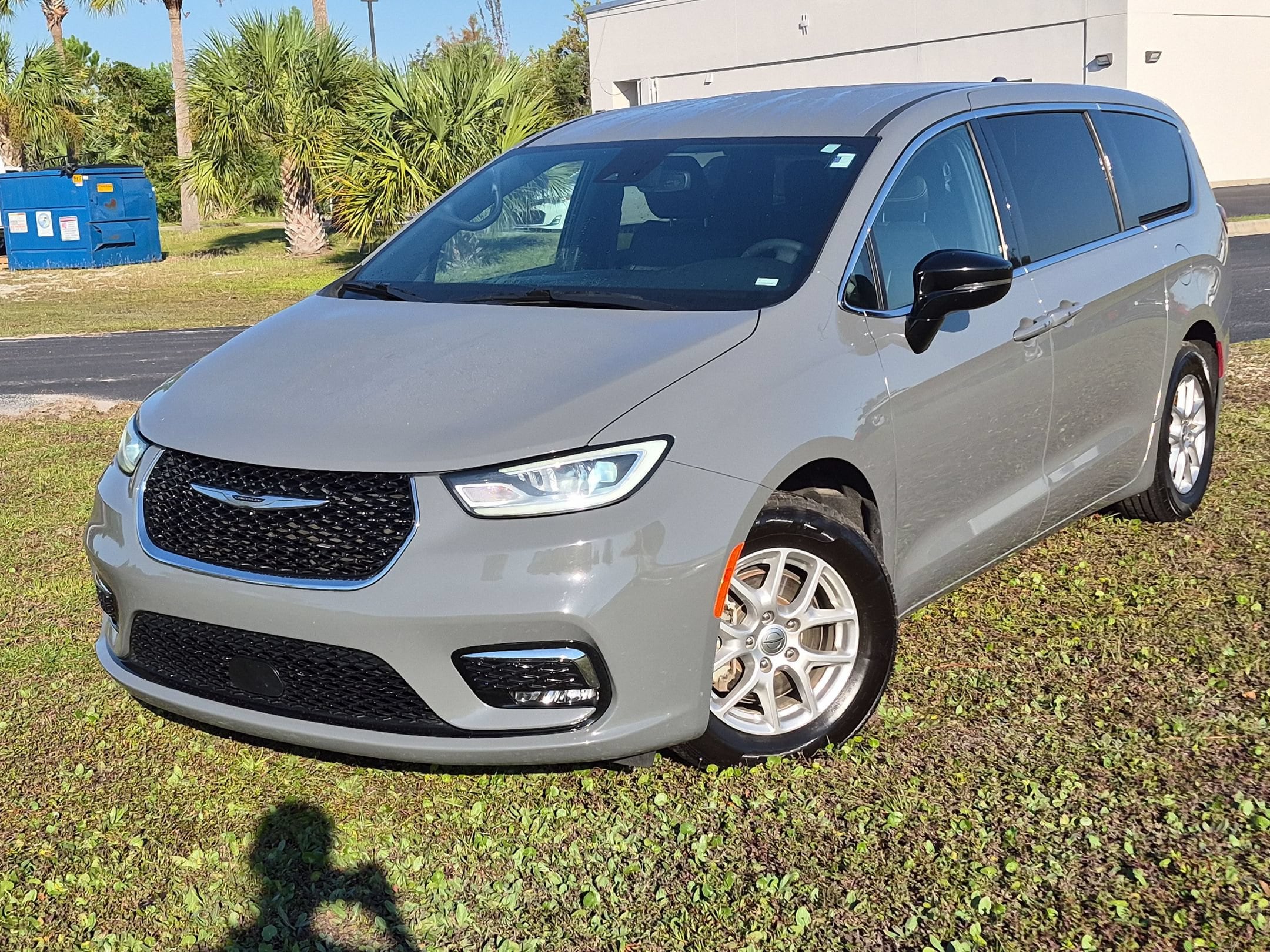 2025 Chrysler Pacifica Select