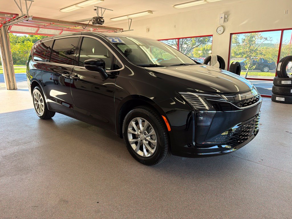 2027 Chrysler Pacifica Select