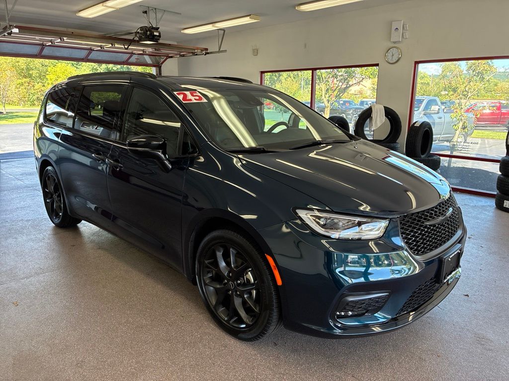 2025 Chrysler Pacifica