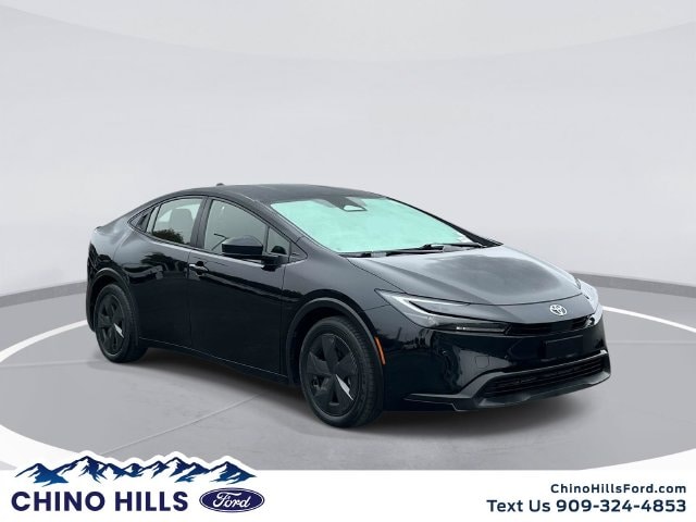 2025 Toyota Prius LE